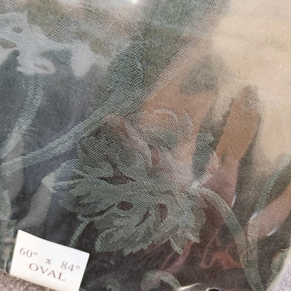 Autumnal Scroll dark green tablecloth 60 x 84 OVAL NWT - Picture 5 of 7